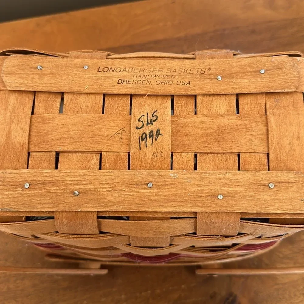 Vintage 1992 Longaberger Christmas Red Season’s Greetings Basket!